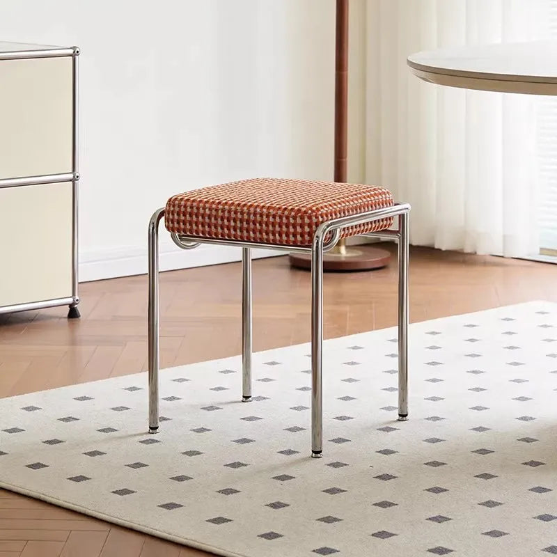 Minimal Muse Chair